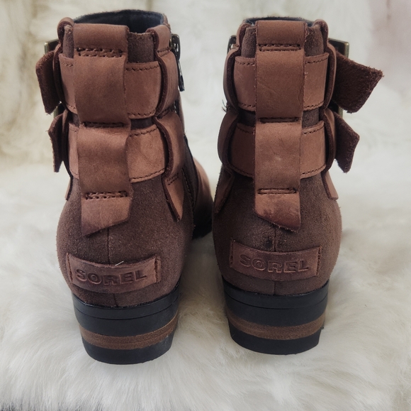 Sorel Lolla Bootie in Buffalo and Dark Brown. Excellent like new condition. - Picture 4 of 7